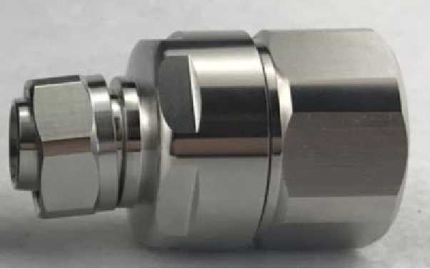 4.3-10 urosliitin suora, kierrettävä 7/8" kaapeleille mm. LA HCTAYZ-50-23, Eupen 5228, Draka RFA7/8-50, RFS LCF78-50 J