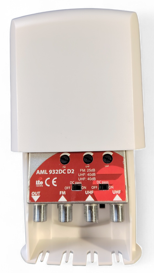 Mastovahvistin 3-tuloa, ULA ja 2xUHF LTE700. Pelkkä mastovahvistin osa.