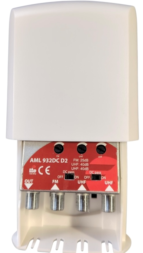 Mastovahvistin 3-tuloa, ULA ja 2xUHF LTE700. Pelkkä mastovahvistin osa.