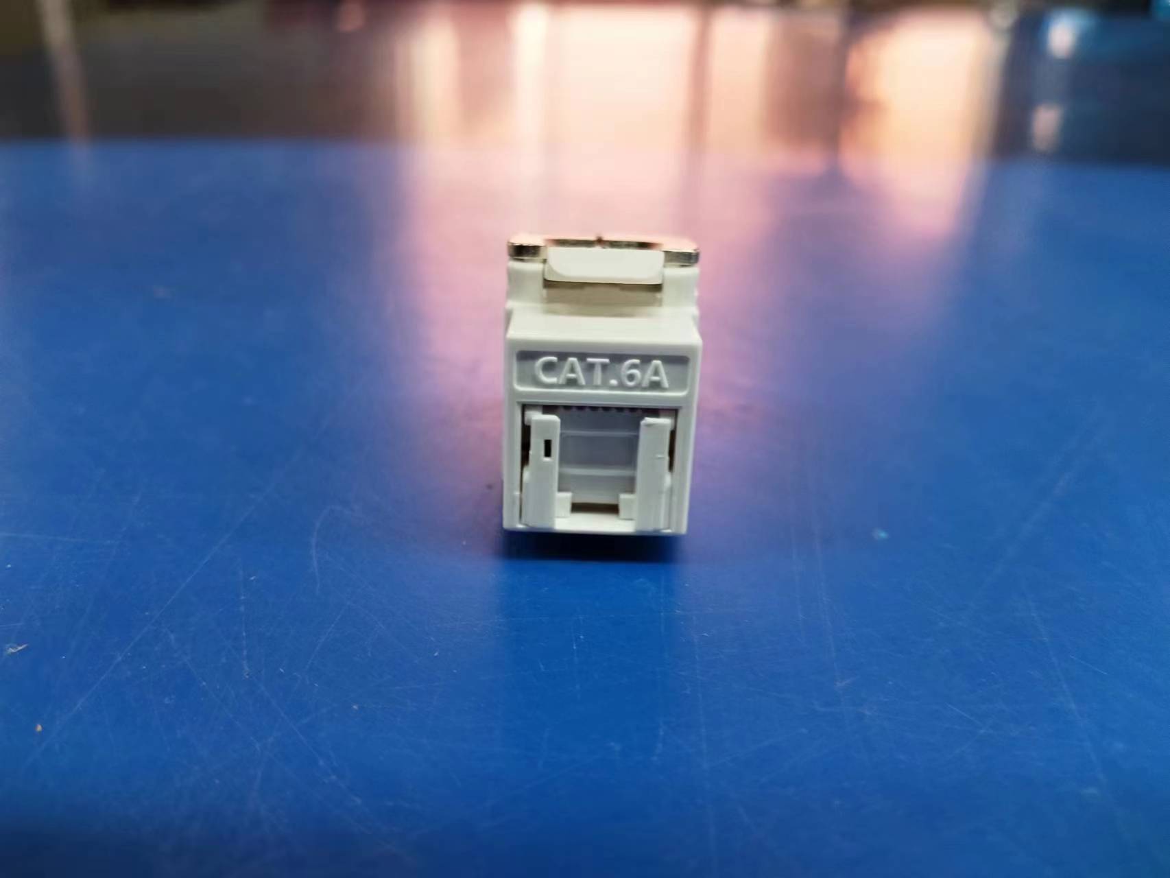 RJ45-liitin Cat6A UTP, keystone, työkaluton, pölysuojalla, Bulk pakattu 